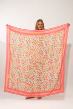 Laden Sie das Bild in den Galerie-Viewer, Model Front: Rio De Sol Pareo Ditsy-Sky Canga