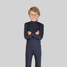 Laden Sie das Bild in den Galerie-Viewer, Model Front: Uv Line T-Shirt Rash Guard Kids High-Neck Black Upf50+