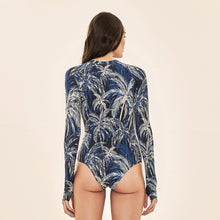 Laden Sie das Bild in den Galerie-Viewer, Model Back: Uv Line Une Pièce Swimsuit Macae Coconut Palms Navy Blue Upf50+