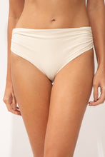 Laden Sie das Bild in den Galerie-Viewer, Gallery: Rio De Sol Bas Bottom Malibu-Natural Amy