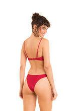 Laden Sie das Bild in den Galerie-Viewer, Model Back: Rio De Sol Haut Top Shimmer-Divino Bandeau-Joy