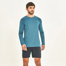 Laden Sie das Bild in den Galerie-Viewer, Model Front: Uv Line T-Shirt Longsleeve Sport Fit Aco