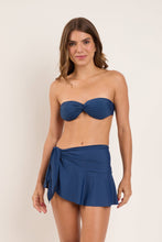 Laden Sie das Bild in den Galerie-Viewer, Model Front: Rio De Sol Jupe De Page Mini Skirt Navy