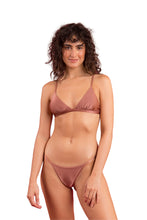 Laden Sie das Bild in den Galerie-Viewer, Model Front: Rio De Sol Ensemble Set Shimmer-Copper Tri-Fixo California
