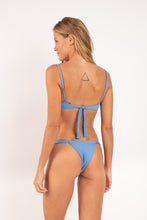 Laden Sie das Bild in den Galerie-Viewer, Model Back: Rio De Sol Haut Top Solar-Celeste Zaya