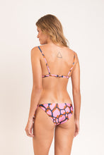 Laden Sie das Bild in den Galerie-Viewer, Model Back: Rio De Sol Ensemble Set Amore-Pink Tri-Fixo Ibiza-Comfy