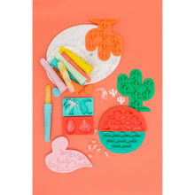 Laden Sie das Bild in den Galerie-Viewer, Image 06: Sunnylife Pique-Nique Flamingo Ice Trays