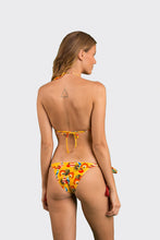 Laden Sie das Bild in den Galerie-Viewer, Model Back: Rio De Sol Ensemble Set Stories Tri-Inv Lacinho