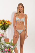 Laden Sie das Bild in den Galerie-Viewer, Model Front: Rio De Sol Haut Top Tiny-Garden Mila