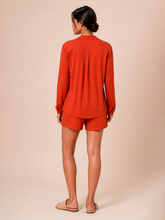 Laden Sie das Bild in den Galerie-Viewer, Model Back: Uv Line Chemise Shirt Bella Pitanga Upf50+