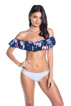 Laden Sie das Bild in den Galerie-Viewer, Model Front: Saha Ensemble Cumbia Floral Night