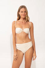 Laden Sie das Bild in den Galerie-Viewer, Model Front: Rio De Sol Ensemble Set Malibu-Natural Zaya Amy