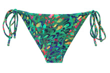 Laden Sie das Bild in den Galerie-Viewer, Product Front: Rio De Sol Bas Bottom Wilds Cheeky-Tie