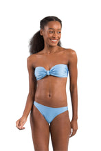 Laden Sie das Bild in den Galerie-Viewer, Image 04: Rio De Sol Ensemble Set Shimmer-Baltic-Sea Bandeau-Joy Essential