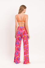 Laden Sie das Bild in den Galerie-Viewer, Model Back: Rio De Sol Pantalon De Plage Flavors Wide Pants