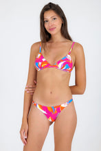 Laden Sie das Bild in den Galerie-Viewer, Model Front: Rio De Sol Ensemble Set Antelope Tri-Fixo Leblon