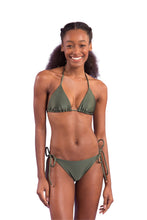Laden Sie das Bild in den Galerie-Viewer, Model Front: Rio De Sol Ensemble Set Croco Tri-Inv Ibiza-Comfy