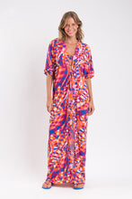 Laden Sie das Bild in den Galerie-Viewer, Model Front: Rio De Sol Vêtement De Plage Funny Long Dress