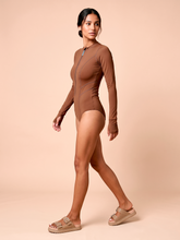Laden Sie das Bild in den Galerie-Viewer, Image 03: Uv Line Une Pièce Long Sleeve Swimsuit Macae Brown Upf50+
