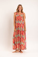 Laden Sie das Bild in den Galerie-Viewer, Model Front: Rio De Sol Vêtement De Plage Sea-Bloom Long Dress Chiara