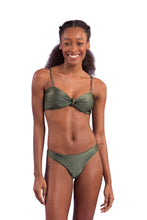 Laden Sie das Bild in den Galerie-Viewer, Model Front: Rio De Sol Ensemble Set Croco Bandeau-Joy Essential