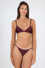 Laden Sie das Bild in den Galerie-Viewer, Model Front: Rio De Sol Ensemble Set Barolo Tri-Fixo California