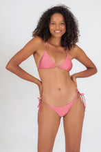 Laden Sie das Bild in den Galerie-Viewer, Model Front: Rio De Sol Ensemble Set Shimmer-Confetti Tri-Rope Ibiza-Rope