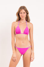Laden Sie das Bild in den Galerie-Viewer, Model Front: Rio De Sol Ensemble Set Malibu-Rosa Tri-Rev Essential-Rev