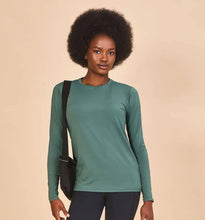 Laden Sie das Bild in den Galerie-Viewer, Gallery: Uv Line T-Shirt Longsleeve Fem New Fit Textura Verde Jade Upf50+