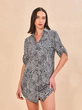 Laden Sie das Bild in den Galerie-Viewer, Model Front: Uv Line Chemise Shirtdress Asas Upf50+