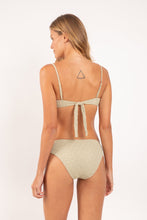 Laden Sie das Bild in den Galerie-Viewer, Model Back: Rio De Sol Bas Bottom Brisa-Pistache Essential-Comfy