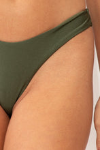 Laden Sie das Bild in den Galerie-Viewer, Image 06: Rio De Sol Bas Bottom Shimmer-Croco Nara