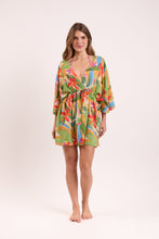 Laden Sie das Bild in den Galerie-Viewer, Model Front: Rio De Sol Robe De Plage Tropical Kaftan Bel