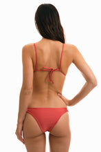 Laden Sie das Bild in den Galerie-Viewer, Model Back: Rio De Sol Bas Bottom Madras Dupla Face