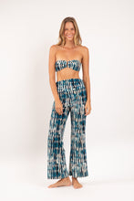 Laden Sie das Bild in den Galerie-Viewer, Model Front: Rio De Sol Pantalon De Plage Azule Murana Pants