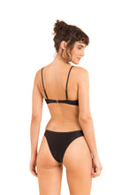 Laden Sie das Bild in den Galerie-Viewer, Model Back: Rio De Sol Ensemble Set Shimmer-Black Bandeau-Joy Essential