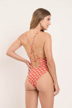 Laden Sie das Bild in den Galerie-Viewer, Model Back: Rio De Sol Une Pièce Floral-Scales Sunny