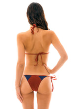 Laden Sie das Bild in den Galerie-Viewer, Model Back: Rio De Sol Bas Bottom Liquor Recorte Tri