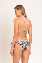 Laden Sie das Bild in den Galerie-Viewer, Model Back: Rio De Sol Bas Bottom Ikat Ibiza-Comfy