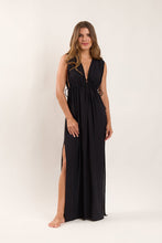Laden Sie das Bild in den Galerie-Viewer, Model Front: Rio De Sol Vêtement De Plage Black Long Dress Soleil