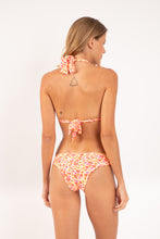 Laden Sie das Bild in den Galerie-Viewer, Model Back: Rio De Sol Ensemble Set Ditsy-Butter Mel
