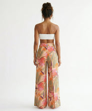 Laden Sie das Bild in den Galerie-Viewer, Model Back: Rio De Sol Pantalon De Plage Oasis Wide Pants