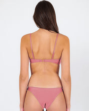 Laden Sie das Bild in den Galerie-Viewer, Image 06: Rio De Sol Ensemble Set Shimmer-Confetti Bandeau-Knot Essential