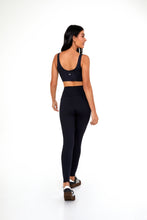 Laden Sie das Bild in den Galerie-Viewer, Model Back: Alto Giro Fitness Haut Top Bodytex Regata Preto