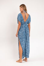 Laden Sie das Bild in den Galerie-Viewer, Model Back: Rio De Sol Vêtement De Plage Chuva Long Dress Soleil