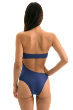 Laden Sie das Bild in den Galerie-Viewer, Model Back: Rio De Sol Une Pièce Body Kiwanda Denim Rio