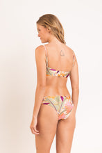Laden Sie das Bild in den Galerie-Viewer, Model Back: Rio De Sol Ensemble Set Oasis Bandeau-Reto Madrid