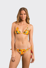 Laden Sie das Bild in den Galerie-Viewer, Model Front: Rio De Sol Ensemble Set Stories Tri-Inv Lacinho