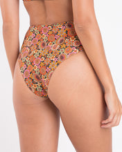 Laden Sie das Bild in den Galerie-Viewer, Image 05: Rio De Sol Bas Bottom Bouquet Hotpants