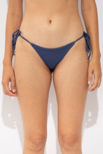 Laden Sie das Bild in den Galerie-Viewer, Gallery: Rio De Sol Bas Bottom Carmel-Blue Lacinho